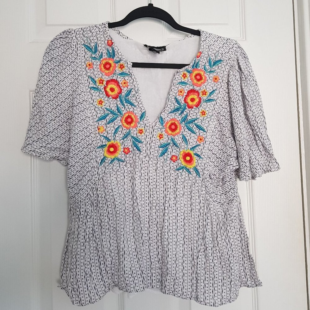 Angie - womens Embroided floral flowy top size S